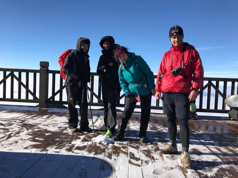 Nhiệt độ xuống thấp, băng phủ trắng đỉnh Fansipan ảnh 9