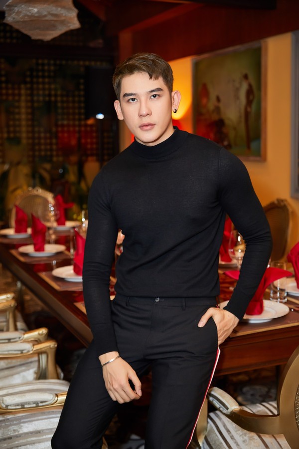 Sau sự cố quên cắt tag váy, Ngọc Trinh đẹp ngời ngời trong chiếc váy bó sát 3 vòng ảnh 17