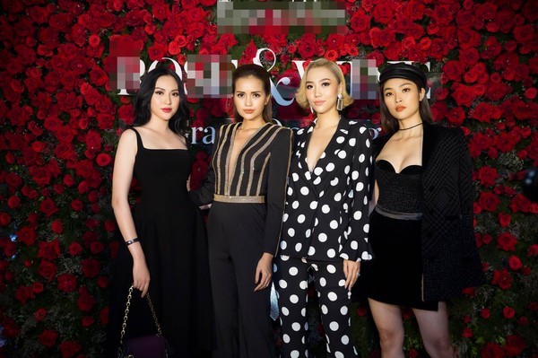 Sau sự cố quên cắt tag váy, Ngọc Trinh đẹp ngời ngời trong chiếc váy bó sát 3 vòng ảnh 7