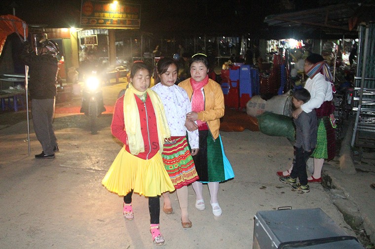 Độc đáo chợ phiên Đồng Văn ngày cuối tuần ảnh 3