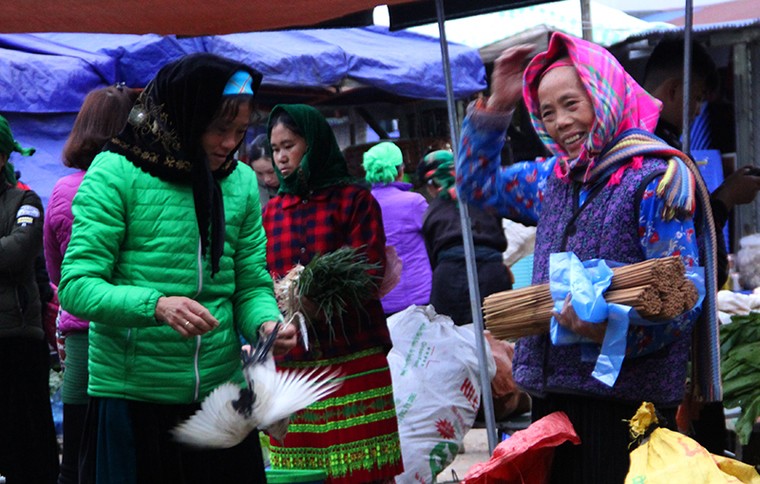 Độc đáo chợ phiên Đồng Văn ngày cuối tuần ảnh 9