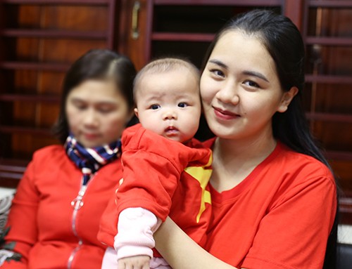 Mẹ của trung vệ Tiến Dũng ngất xỉu khi xem con đá quả Penalty quyết định ảnh 2