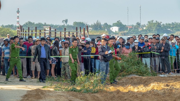 Đã tìm thấy 3 thi thể trong ô tô lao xuống sông ở Hội An ảnh 2
