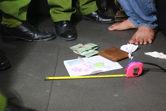 Phá án ma túy 'khủng' ở Huế: Bắt giữ 3 đối tượng và 100 nam, nữ dương tính ma túy ảnh 2