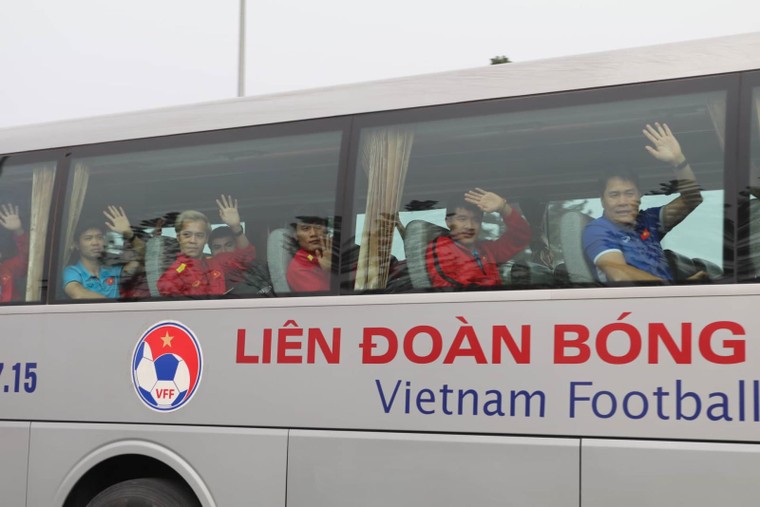 Đội tuyển bóng đá quốc gia trở về trong sự chào đón nồng nhiệt của người hâm mộ ảnh 10