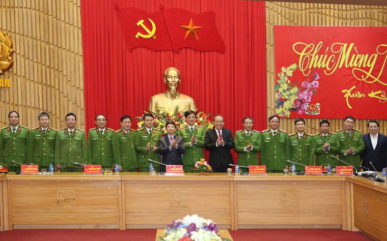 Phó Thủ tướng Thường trực thăm, chúc Tết các đơn vị thuộc Bộ Công an ảnh 2