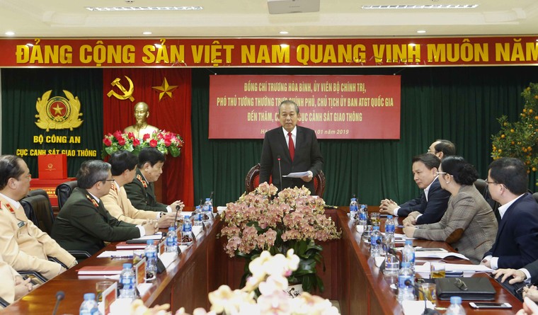 Phó Thủ tướng Thường trực thăm, chúc Tết các đơn vị thuộc Bộ Công an ảnh 3