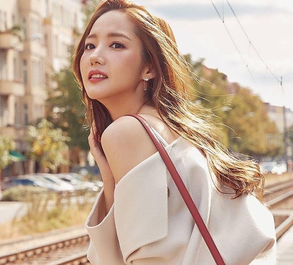 'Thư kí Kim' Park Min Young trút bầu tâm sự về tin đòn hẹn hò với Park Seo Joon ảnh 9