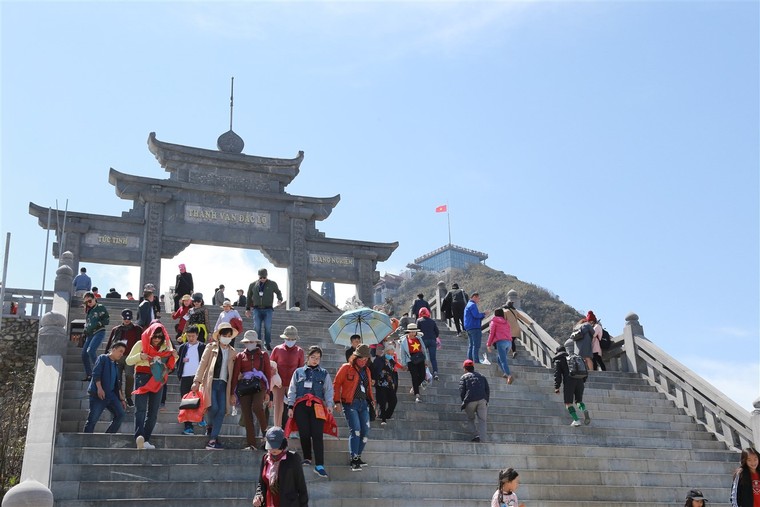 Đầu xuân, hành hương lên đỉnh Fansipan chiêm bái xá lợi Phật ảnh 8