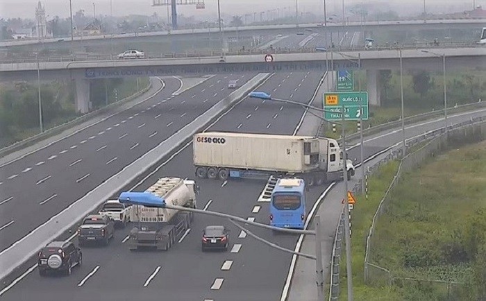 Hàng loạt vụ ô tô đi ngược chiều trên cao tốc gây phẫn nộ năm 2018 ảnh 2