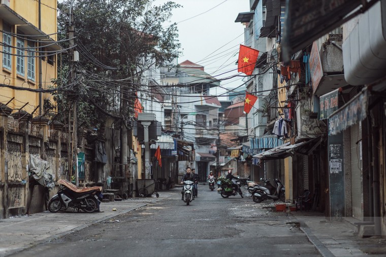 Khung cảnh vắng vẻ của Hà Nội vào sáng mùng 1 Tết ảnh 7