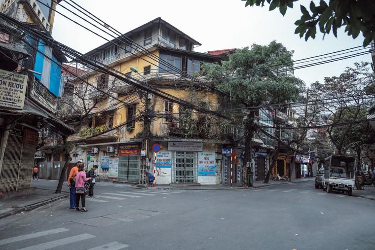 Khung cảnh vắng vẻ của Hà Nội vào sáng mùng 1 Tết ảnh 10