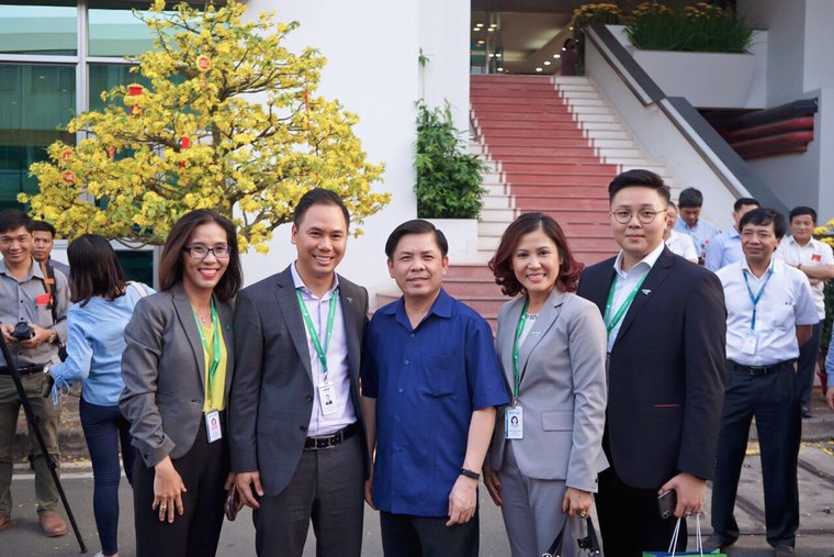 Bộ trưởng GTVT thăm và chúc tết Cảng hàng không quốc tế Tân Sơn Nhất chiều 30 Tết ảnh 2