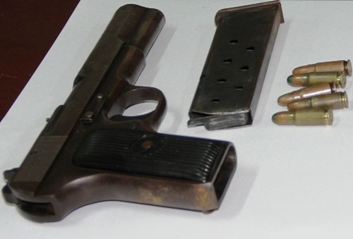 Bắt giữ đối tượng vận chuyển súng thuê từ Campuchia về Việt Nam ảnh 1