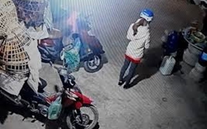 Nghi phạm sát hại nữ sinh đi giao gà ở Điện Biên đi xe tay ga trắng ảnh 1