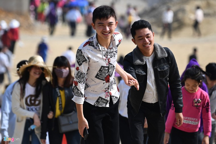 Dòng người đến ngôi chùa lớn nhất thế giới ở Hà Nam dù chưa xây xong ảnh 13