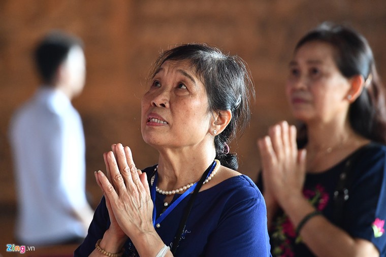 Dòng người đến ngôi chùa lớn nhất thế giới ở Hà Nam dù chưa xây xong ảnh 19