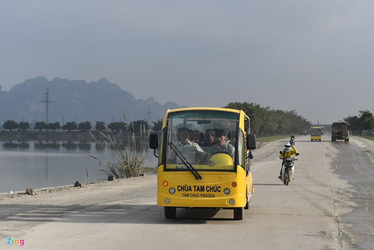 Dòng người đến ngôi chùa lớn nhất thế giới ở Hà Nam dù chưa xây xong ảnh 3