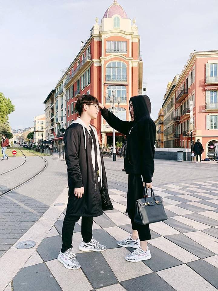 Hoa hậu Thu Thảo và con gái mặc áo dài đôi đáng yêu ngày Tết ảnh 6