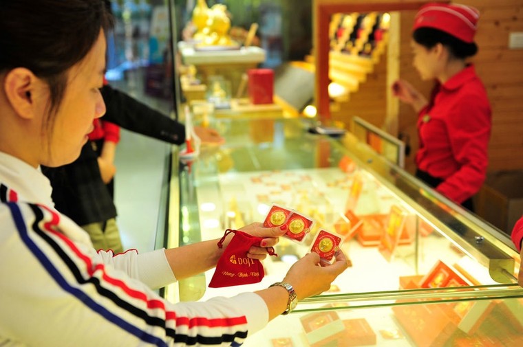 Nếu muốn cầu Tài thì cần phải mua mấy chỉ vàng trong ngày Thần Tài?