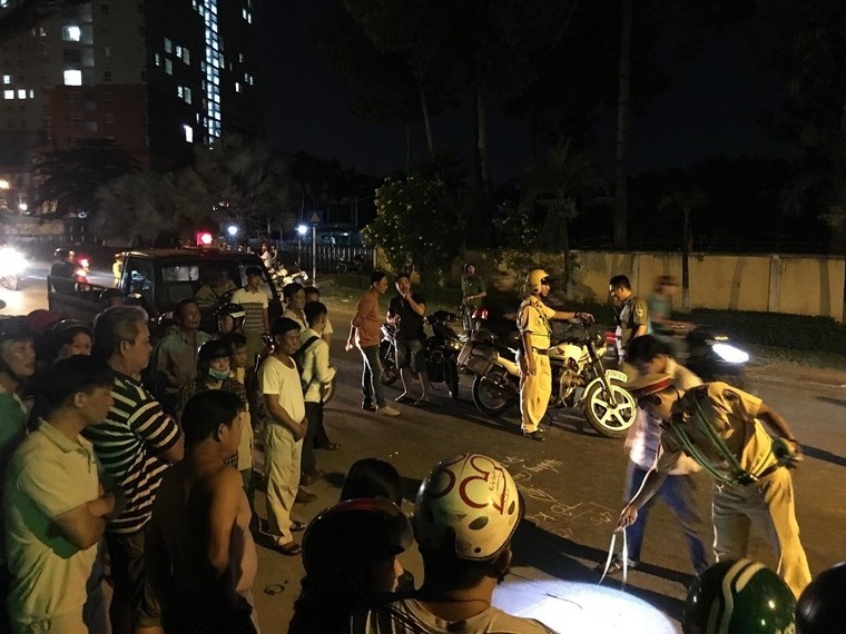 Va chạm xe bồn chở nước, một phụ nữ tử vong trong đêm ảnh 1