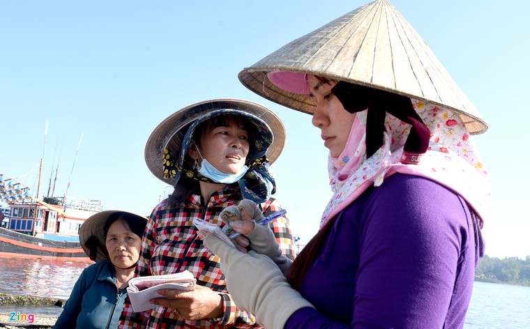 Ngư dân trúng 'lộc biển' trong chuyến ra khơi đầu xuân ảnh 5