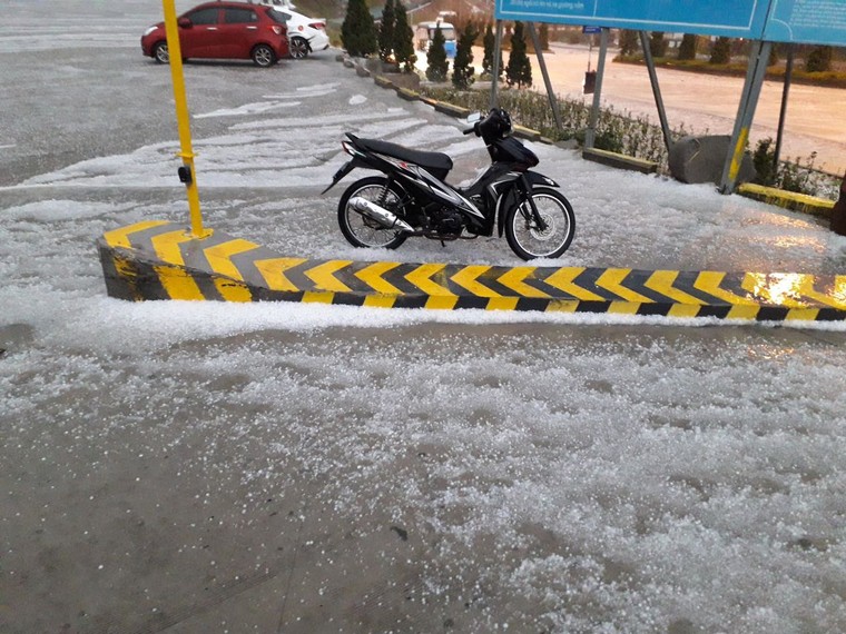 Đỉnh Fansipan đẹp ngỡ ngàng sau cơn mưa băng ảnh 8