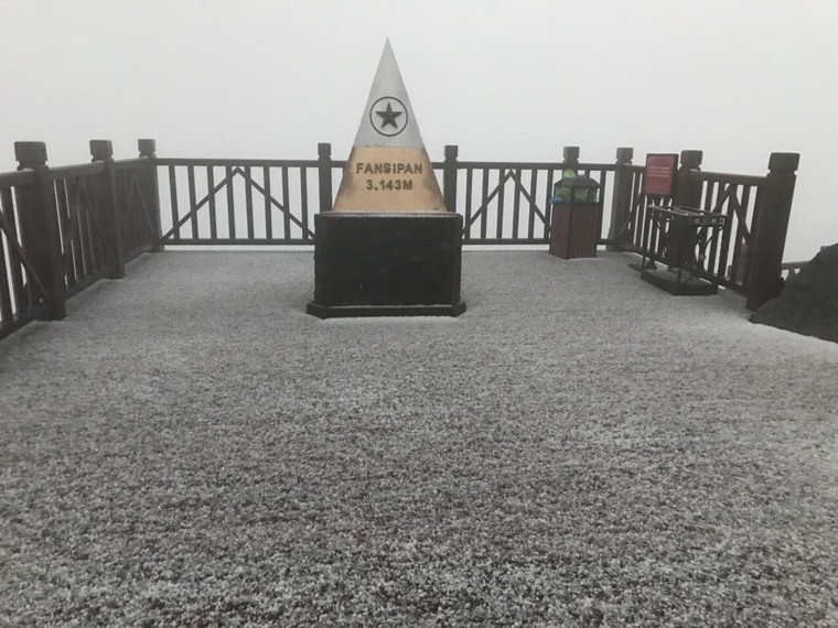 Đỉnh Fansipan đẹp ngỡ ngàng sau cơn mưa băng ảnh 11