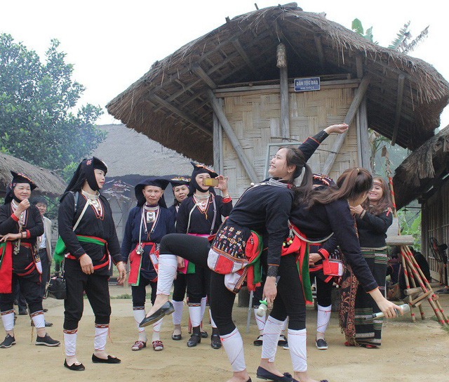 Ai không được tham gia trong lễ cúng Tết Nhảy?