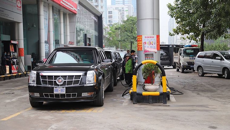 Dàn xe 'quái thú' của Tổng thống Donald Trump đổ bộ khách sạn Marriott ảnh 1