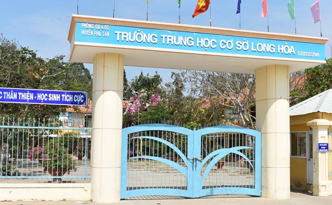 Tạm đình chỉ thầy giáo đánh học sinh vẹo cột sống ảnh 1
