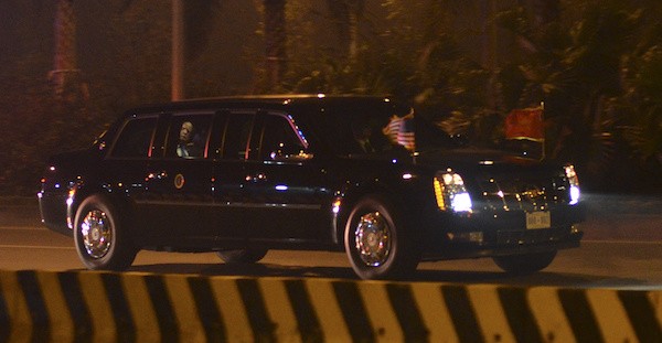 Đoàn xe chở Tổng thống Mỹ rời sân bay Nội Bài về khách sạn JW Marriott ảnh 9