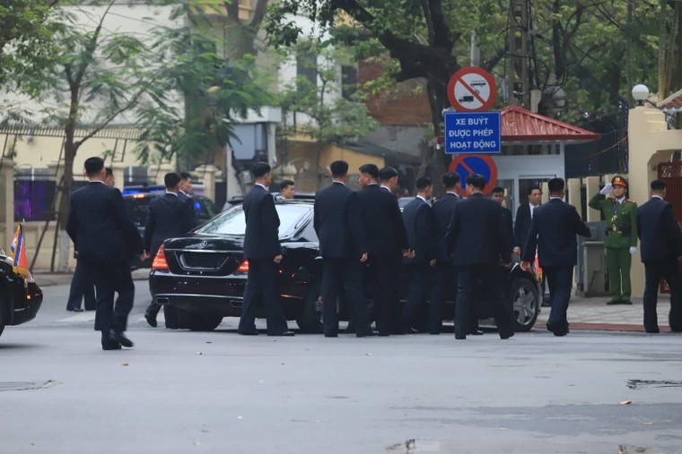 Hoạt động đầu tiên của Chủ tịch Kim Jong Un khi tới Hà Nội ảnh 4