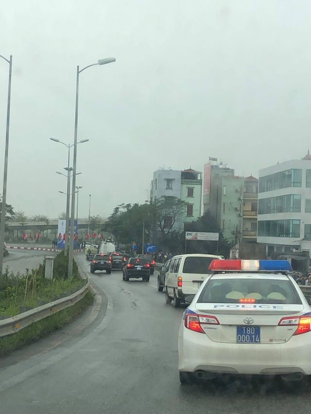 Toàn cảnh đoàn xe của Chủ tịch Triều Tiên Kim Jong-un tới Hà Nội ảnh 10