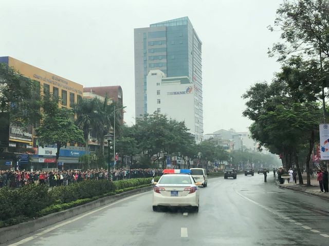 Toàn cảnh đoàn xe của Chủ tịch Triều Tiên Kim Jong-un tới Hà Nội ảnh 12