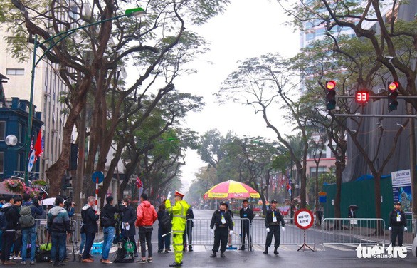 Hàng trăm phóng viên túc trực chờ đón Chủ tịch Kim Jong-un tại Hà Nội ảnh 7