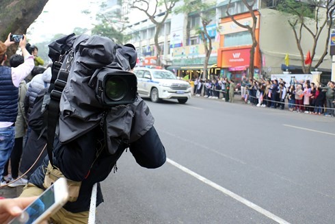 Trăm kiểu tác nghiệp độc đáo của phóng viên tại Hội nghị Mỹ - Triều ảnh 8