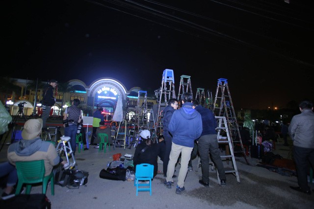 Trăm kiểu tác nghiệp độc đáo của phóng viên tại Hội nghị Mỹ - Triều ảnh 2