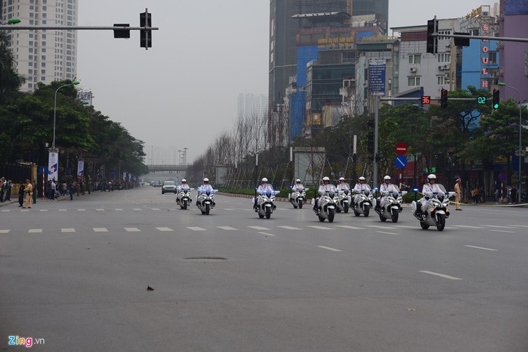 Kết thúc họp báo, Tổng thống Trump lên chuyên cơ về nước ảnh 6