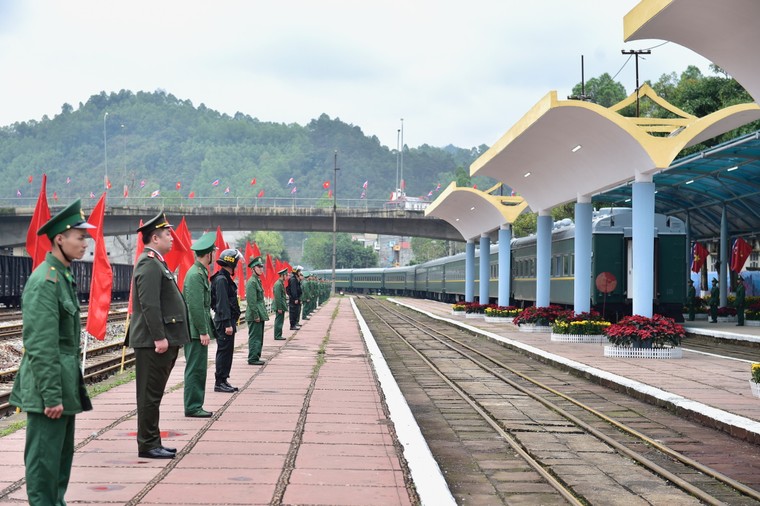 Tàu chở Chủ tịch Triều Tiên Kim Jong-un đã lăn bánh rời ga Đồng Đăng ảnh 9