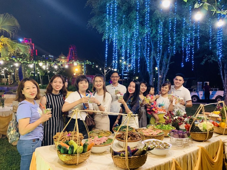 Cơn mưa trải nghiệm cực đỉnh dịp 8/3 tại 'công viên của những kỷ lục' ảnh 3