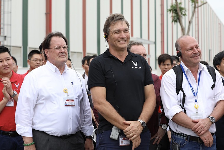 VinFast hoàn thành sản xuất thử nghiệm chiếc xe Lux SUV đầu tiên ảnh 12