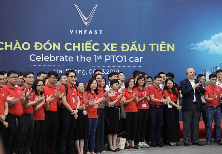 VinFast hoàn thành sản xuất thử nghiệm chiếc xe Lux SUV đầu tiên ảnh 9