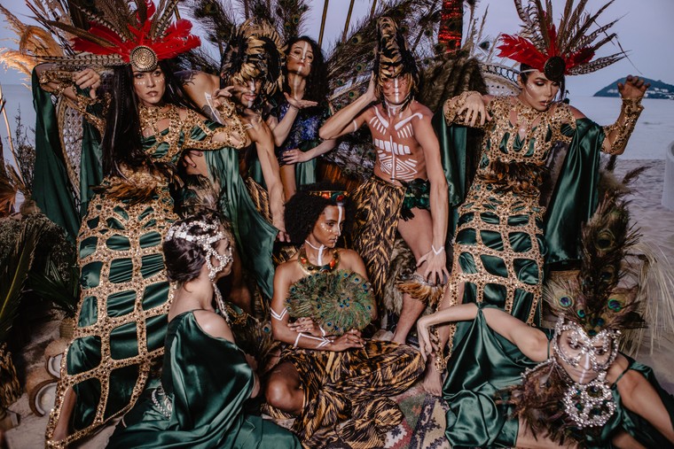 Choáng ngợp với đêm tiệc cưới phong cách thổ dân của tỷ phú Ấn Độ ảnh 11