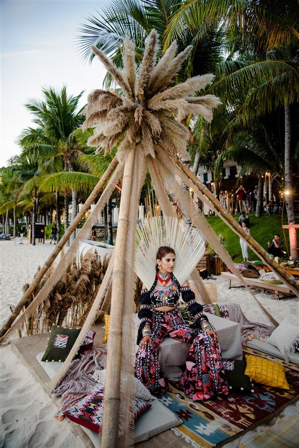 Choáng ngợp với đêm tiệc cưới phong cách thổ dân của tỷ phú Ấn Độ ảnh 2