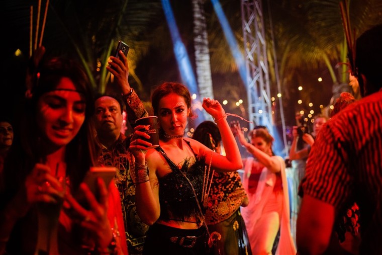 Choáng ngợp với đêm tiệc cưới phong cách thổ dân của tỷ phú Ấn Độ ảnh 6