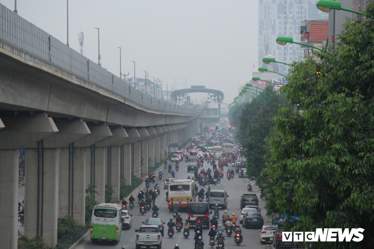 Đường sắt 20.000 tỷ đồng sắp hoạt động vẫn nhếch nhác giữa Thủ đô ảnh 1