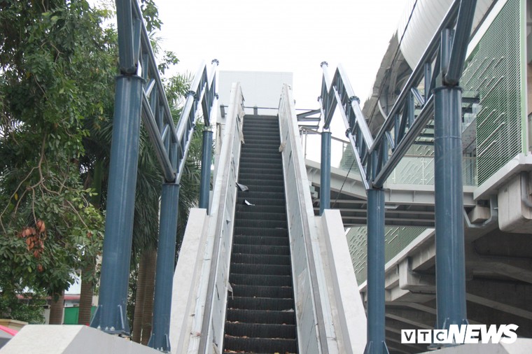 Đường sắt 20.000 tỷ đồng sắp hoạt động vẫn nhếch nhác giữa Thủ đô ảnh 3