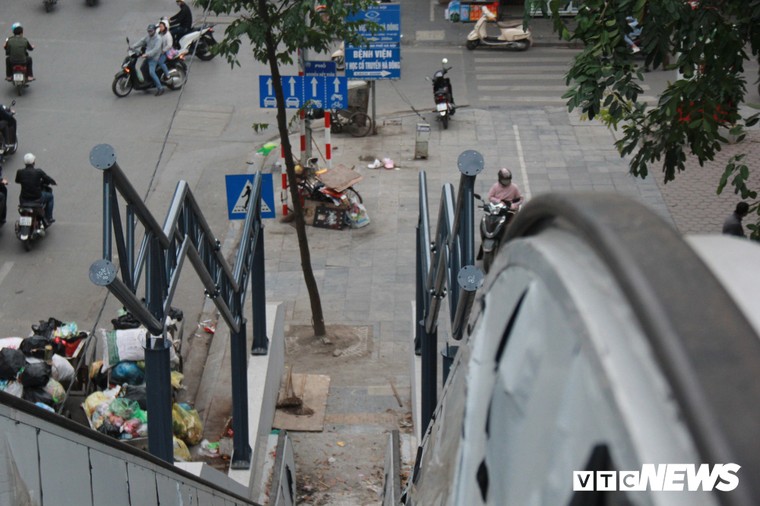 Đường sắt 20.000 tỷ đồng sắp hoạt động vẫn nhếch nhác giữa Thủ đô ảnh 4