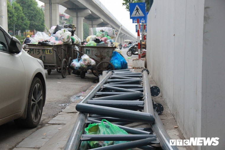 Đường sắt 20.000 tỷ đồng sắp hoạt động vẫn nhếch nhác giữa Thủ đô ảnh 5